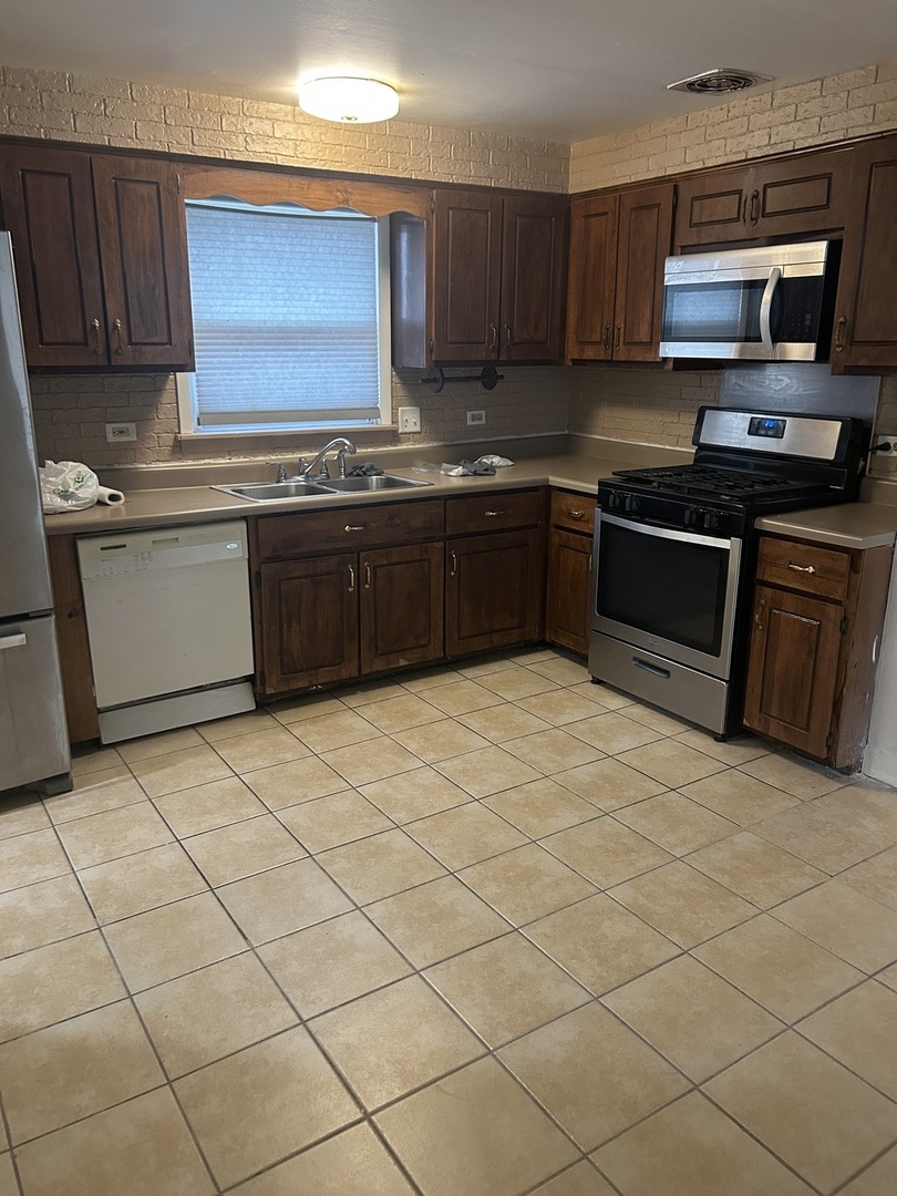 14316 Dante Avenue, Dolton, IL 60419