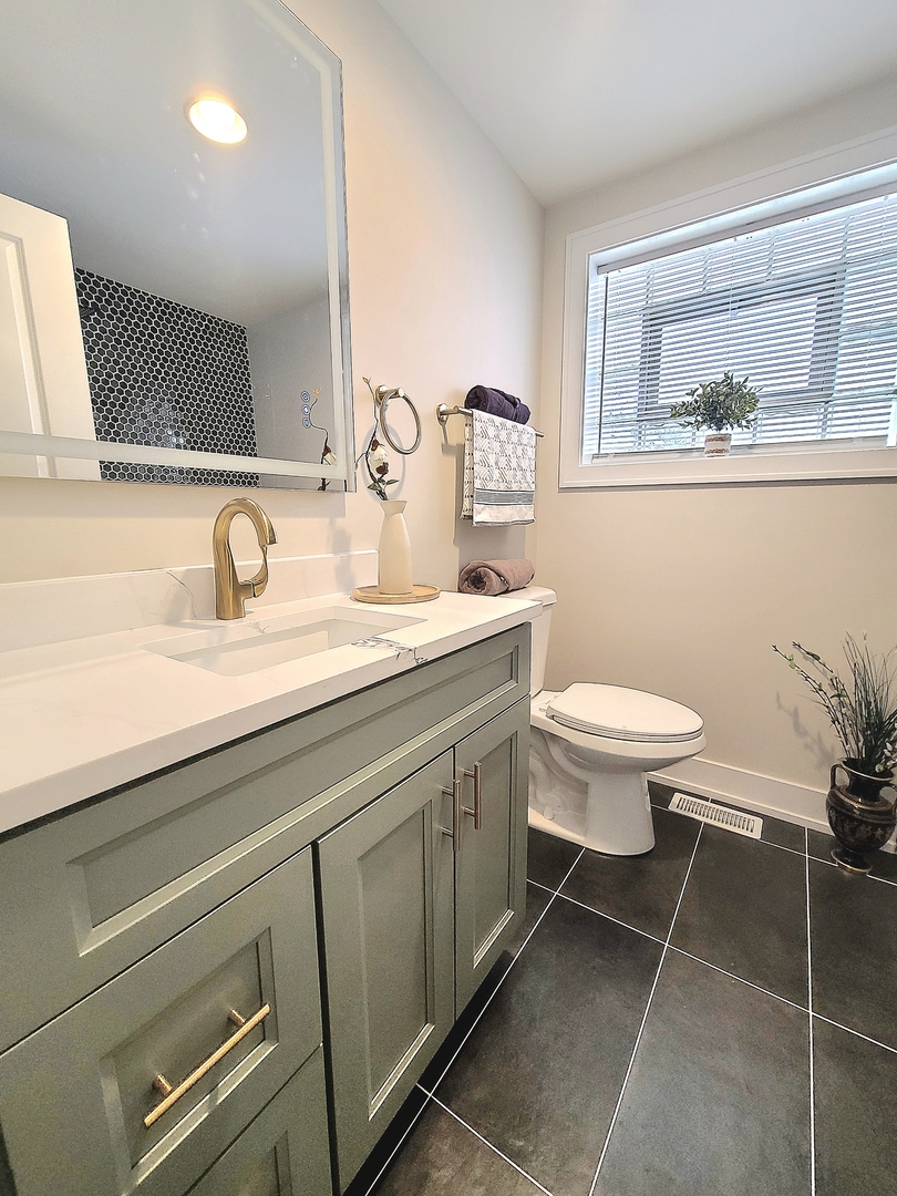 6129 S Parkside Avenue, Chicago, IL 60638