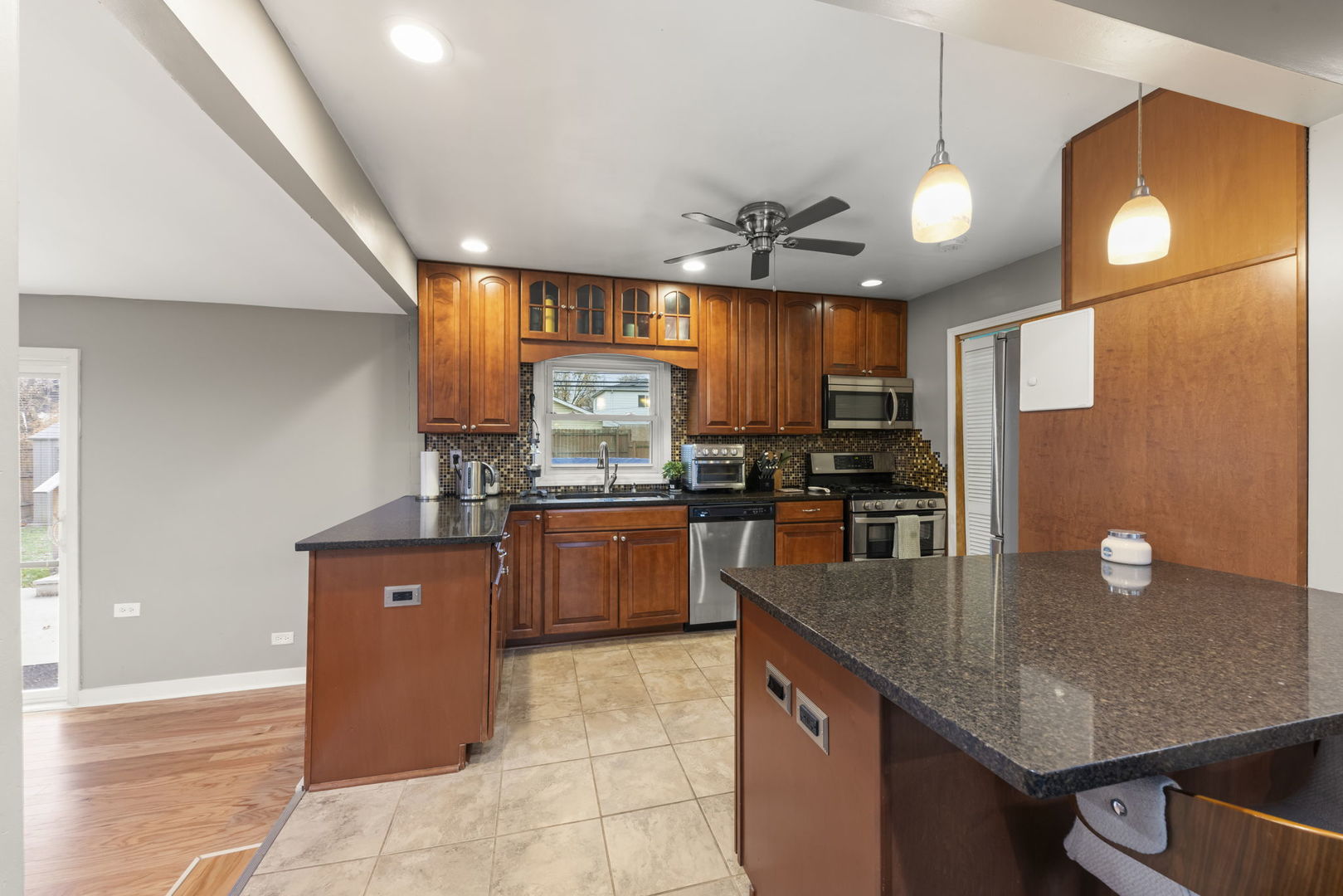 6017 Birmingham Street, Chicago Ridge, IL 60415