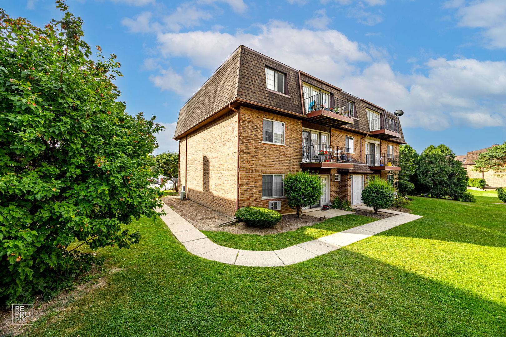 2300 Century Pointe Lane #F, Glendale Heights, IL 60139