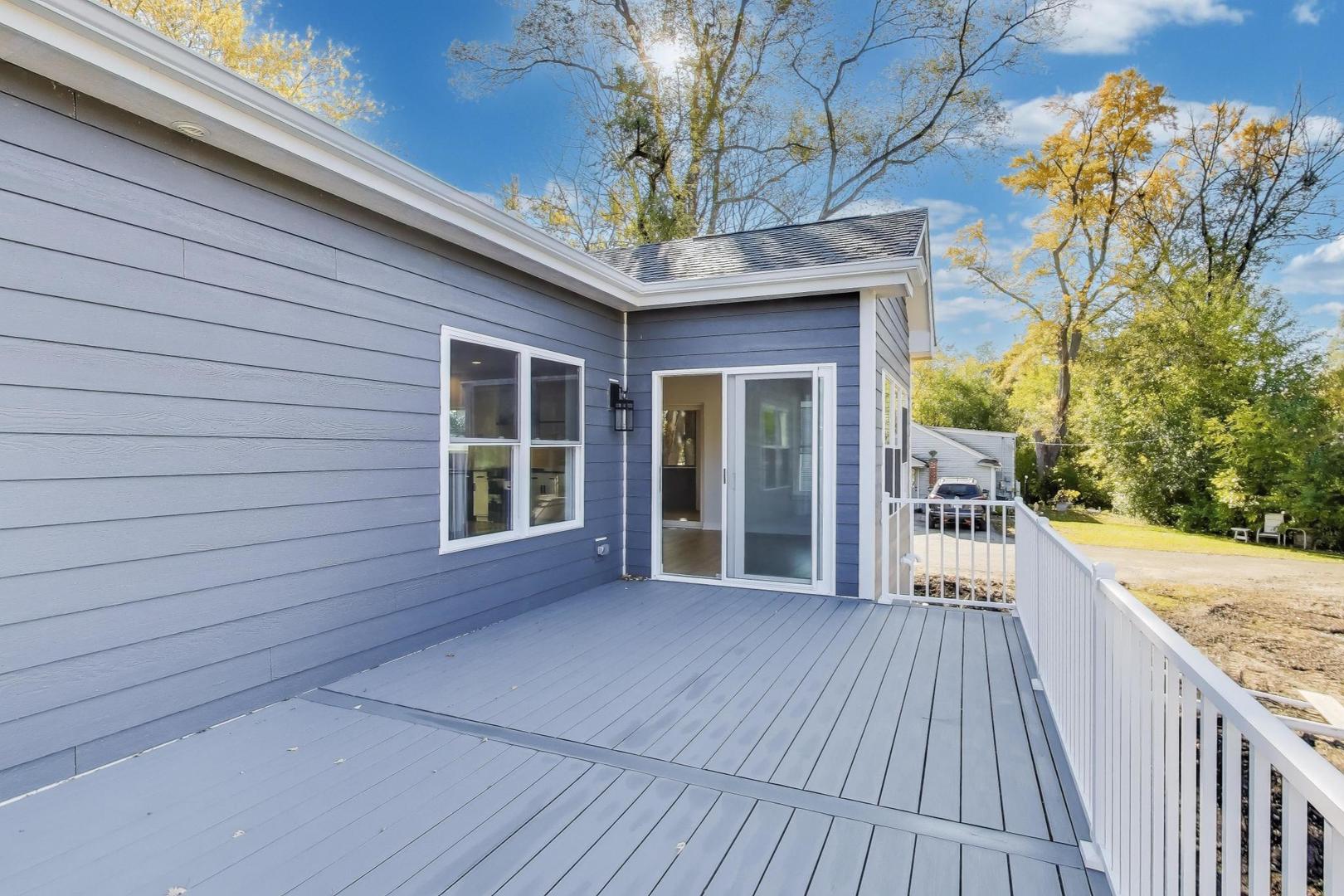 894 N Quentin Road, Palatine, IL 60067