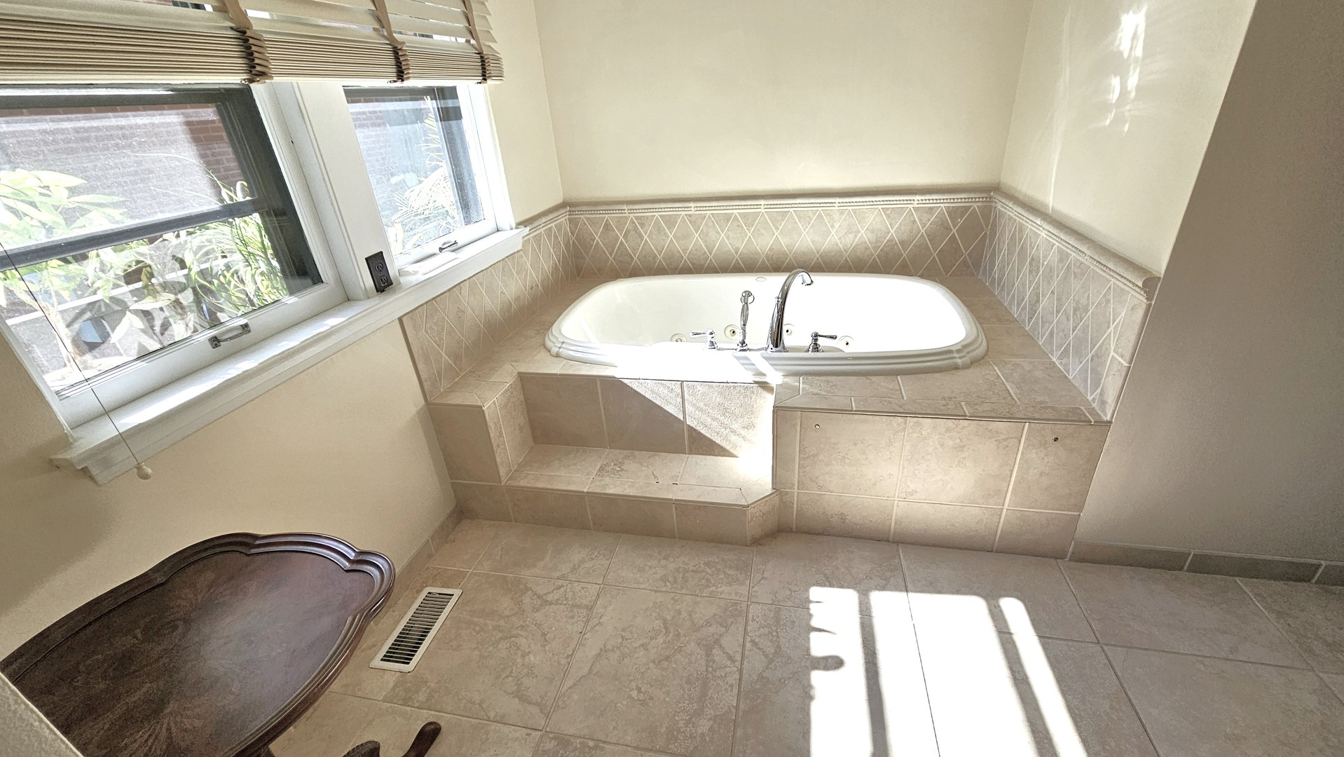 410 N Raynor Avenue #1W, Joliet, IL 60435