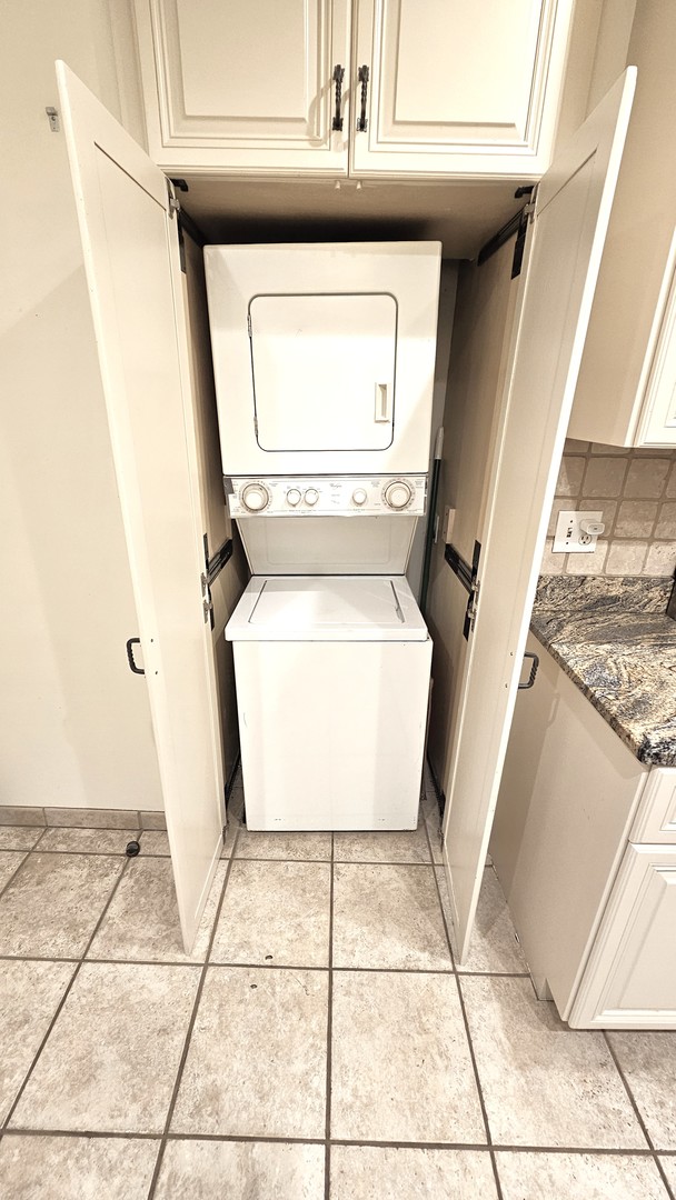 410 N Raynor Avenue #1W, Joliet, IL 60435