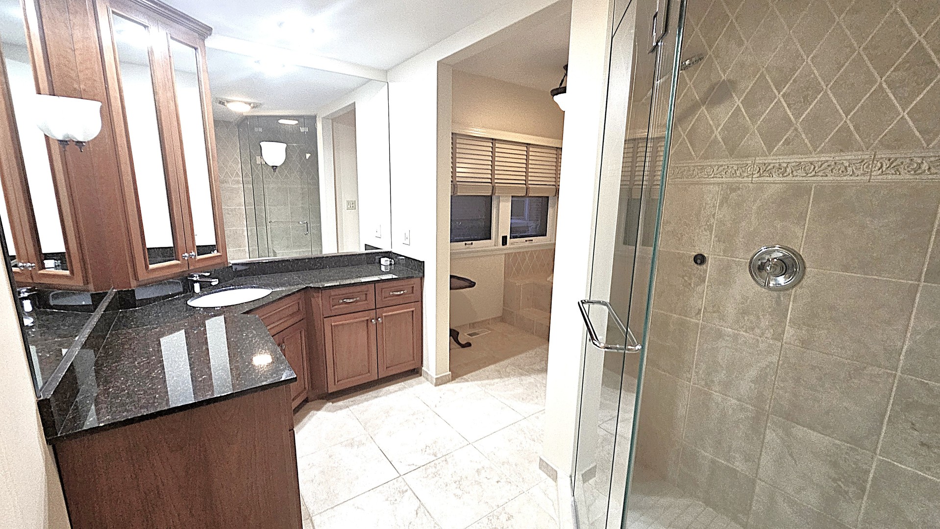 410 N Raynor Avenue #1W, Joliet, IL 60435