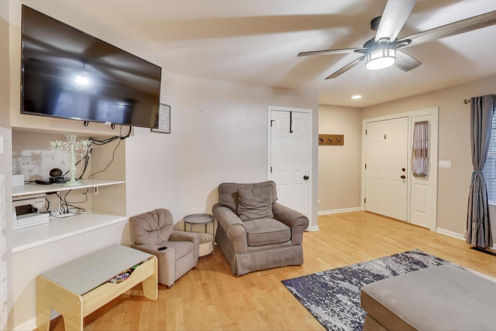 104 Waterbury Circle #0, Oswego, IL 60543