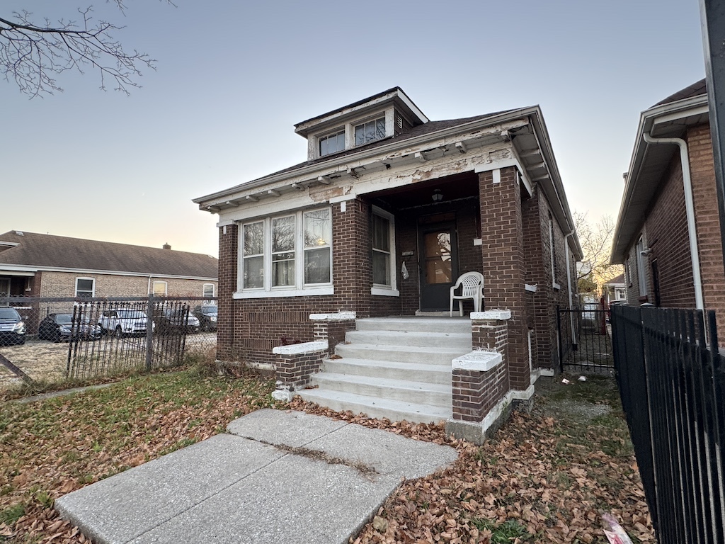 5826 S Artesian Avenue, Chicago, IL 60629
