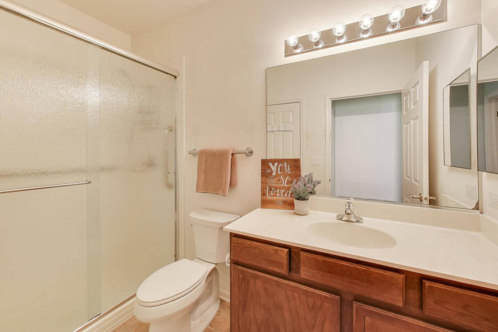 1129 Drury Lane, Aurora, IL 60502