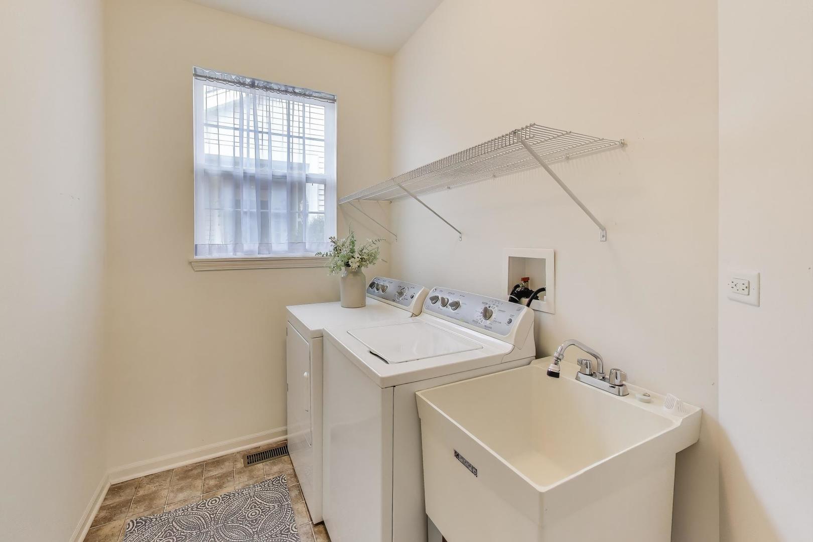 1129 Drury Lane, Aurora, IL 60502