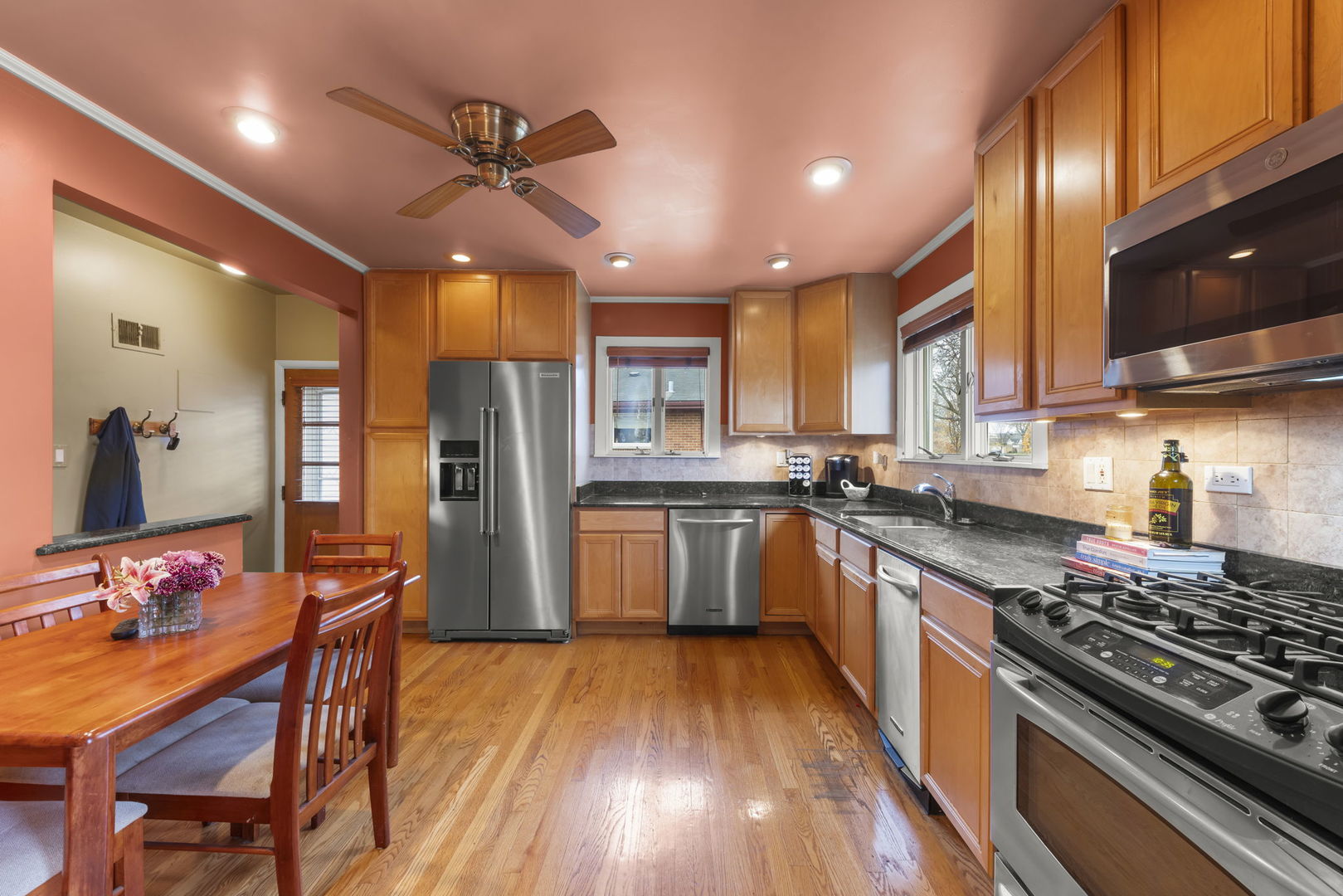 402 E Huntington Lane, Elmhurst, IL 60126