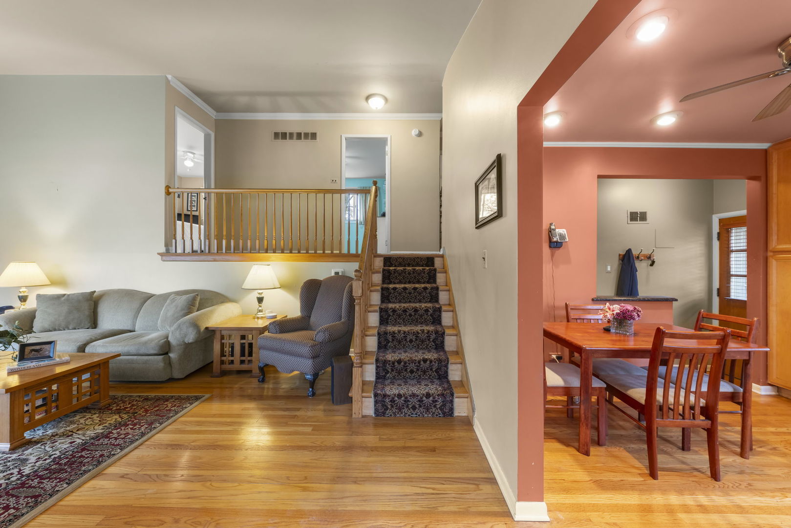 402 E Huntington Lane, Elmhurst, IL 60126