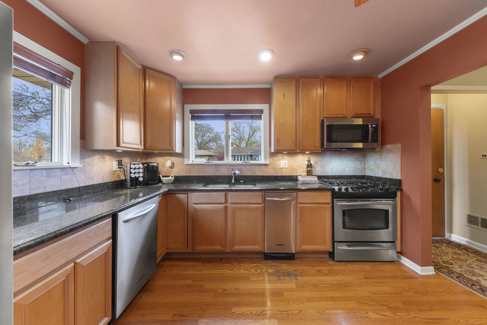 402 E Huntington Lane, Elmhurst, IL 60126