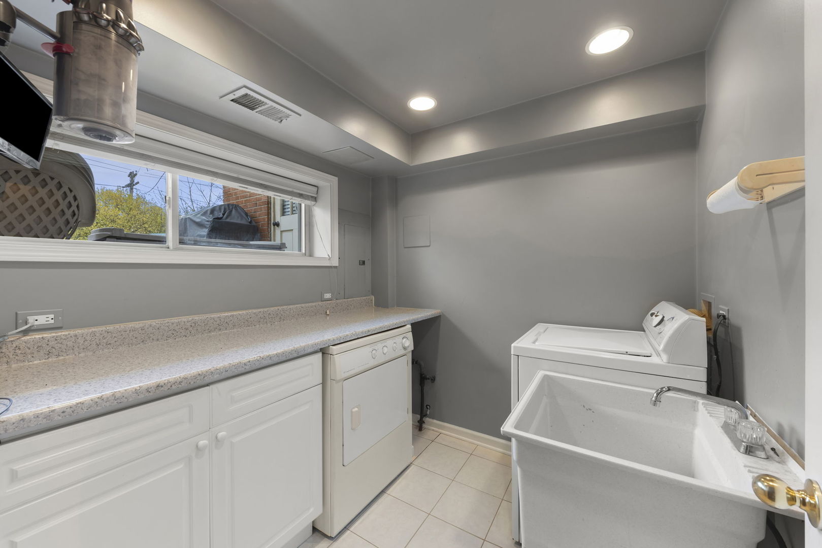 402 E Huntington Lane, Elmhurst, IL 60126