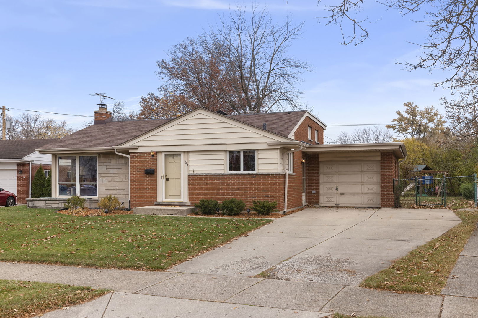 402 E Huntington Lane, Elmhurst, IL 60126