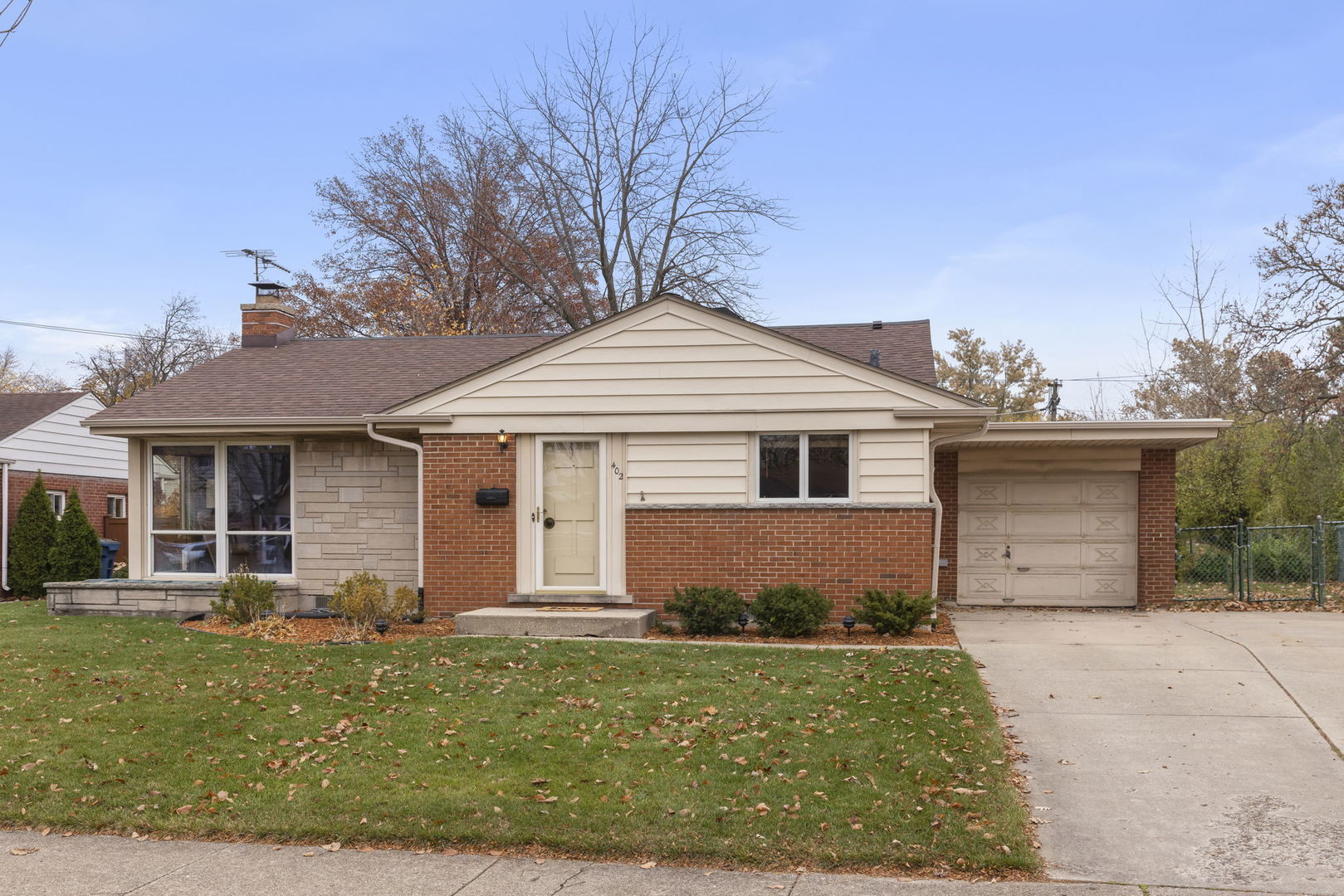 402 E Huntington Lane, Elmhurst, IL 60126