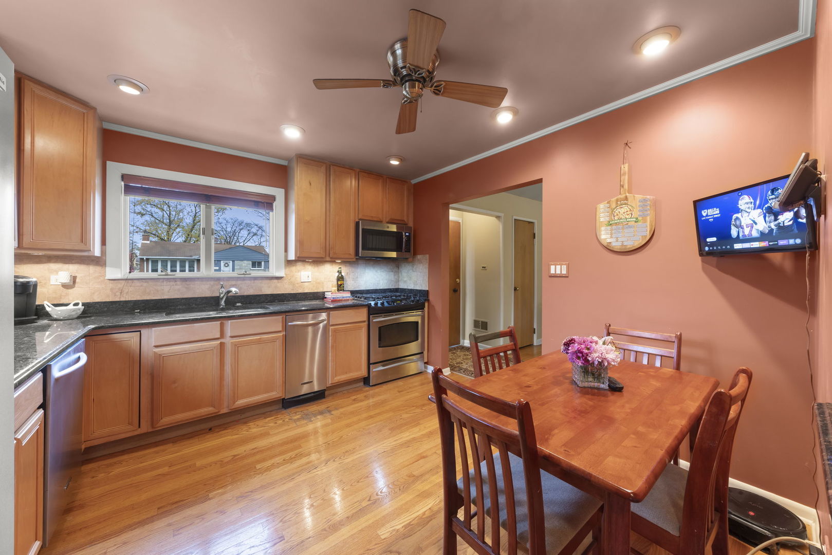 402 E Huntington Lane, Elmhurst, IL 60126