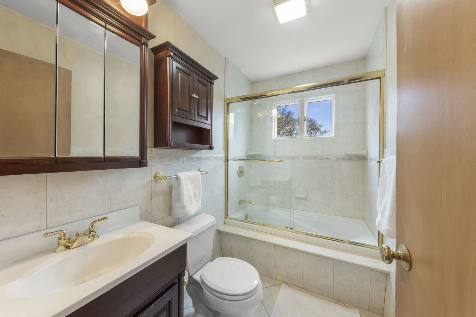 402 E Huntington Lane, Elmhurst, IL 60126