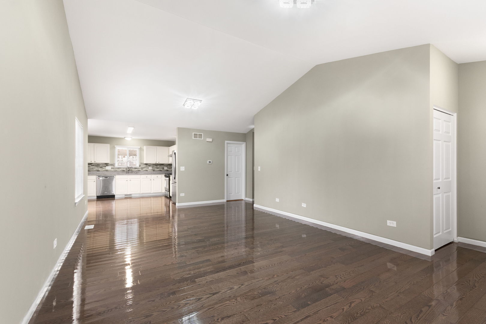 1308 Dahlgren Lane, Minooka, IL 60447