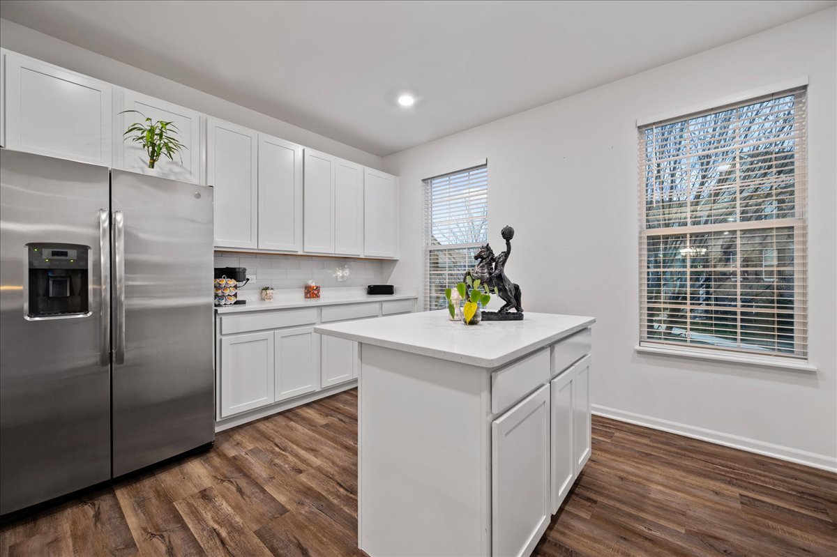 706 Springside Court, Oswego, IL 60543