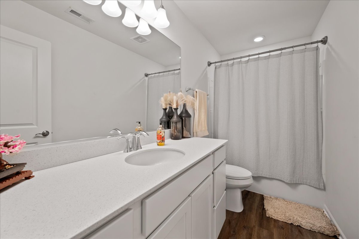 706 Springside Court, Oswego, IL 60543