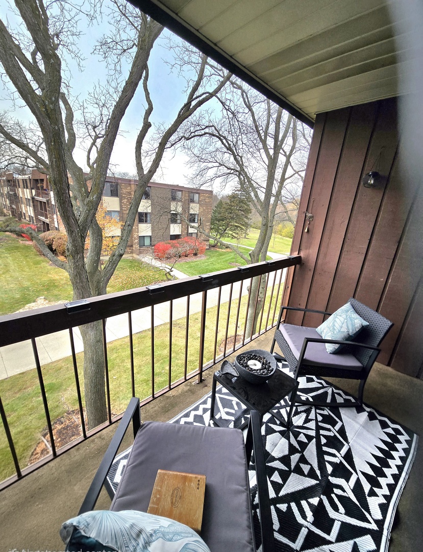 470 Raintree Court #3L, Glen Ellyn, IL 60137