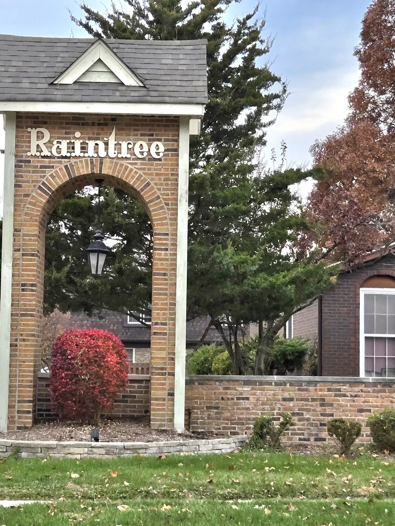 470 Raintree Court #3L, Glen Ellyn, IL 60137