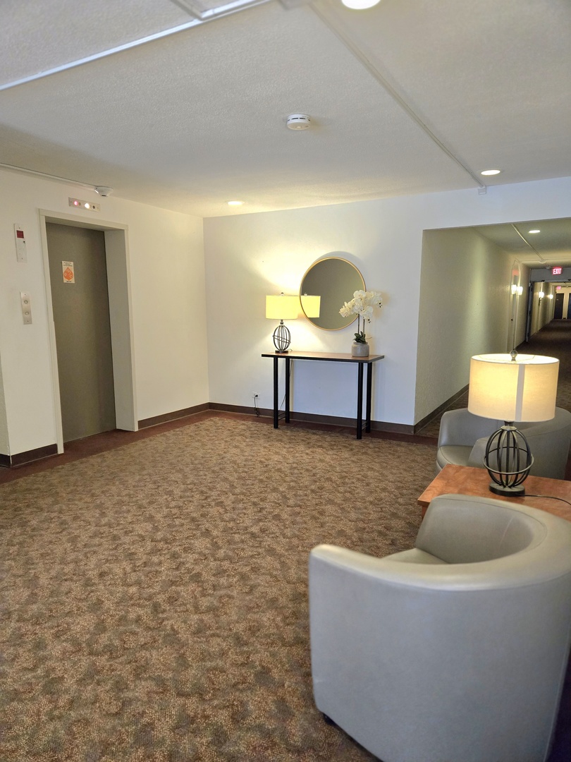 470 Raintree Court #3L, Glen Ellyn, IL 60137