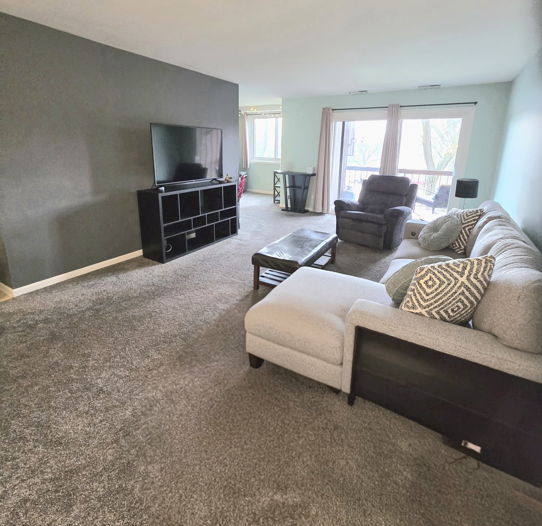 470 Raintree Court #3L, Glen Ellyn, IL 60137