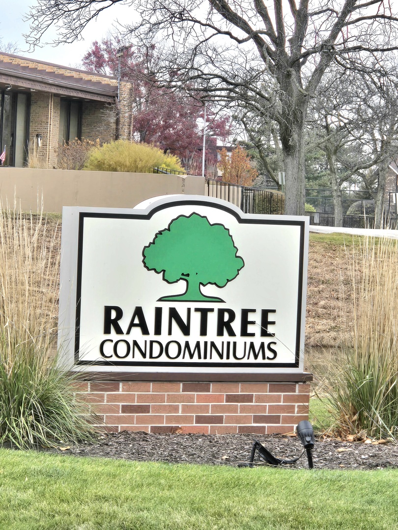 470 Raintree Court #3L, Glen Ellyn, IL 60137