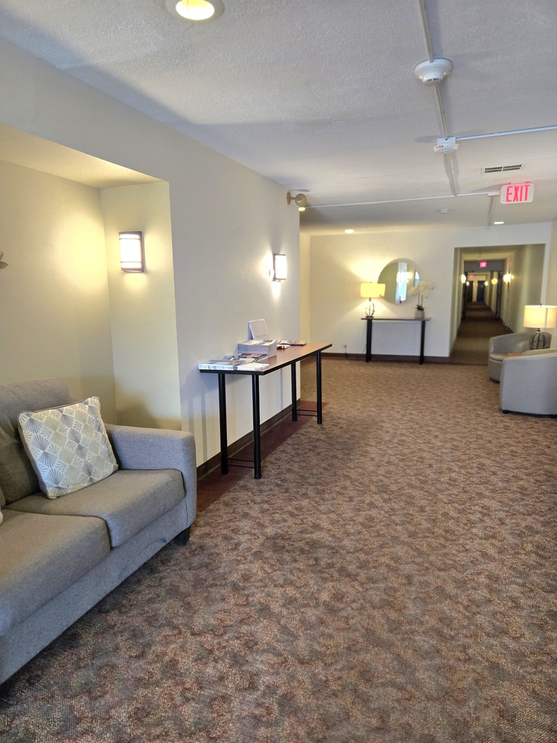 470 Raintree Court #3L, Glen Ellyn, IL 60137