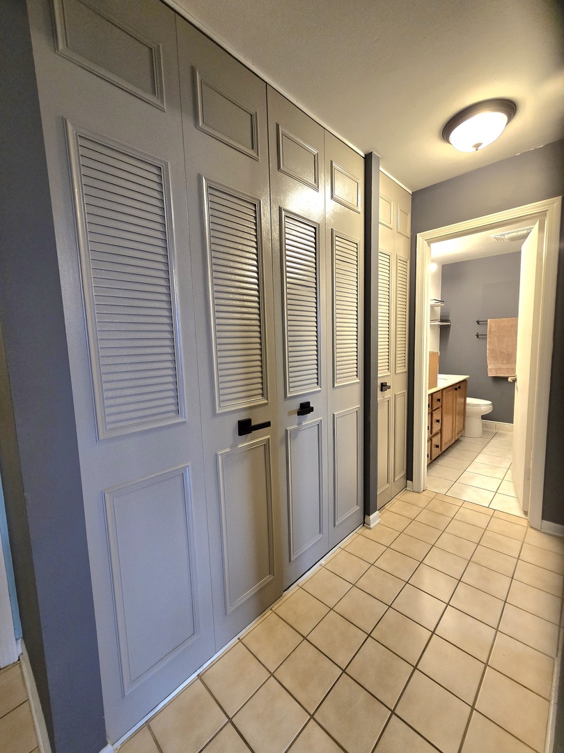 470 Raintree Court #3L, Glen Ellyn, IL 60137