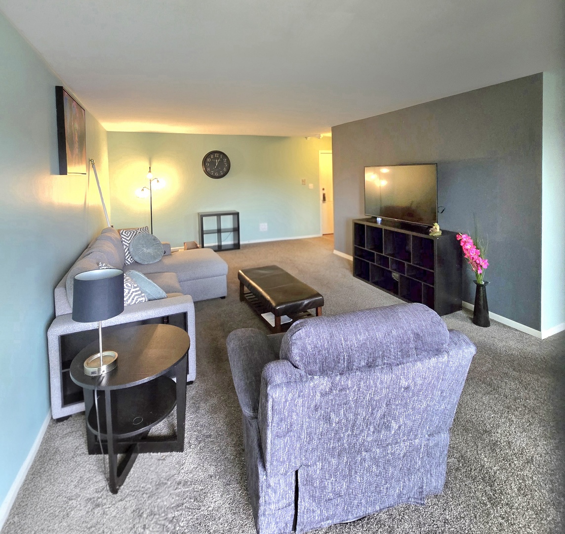 470 Raintree Court #3L, Glen Ellyn, IL 60137