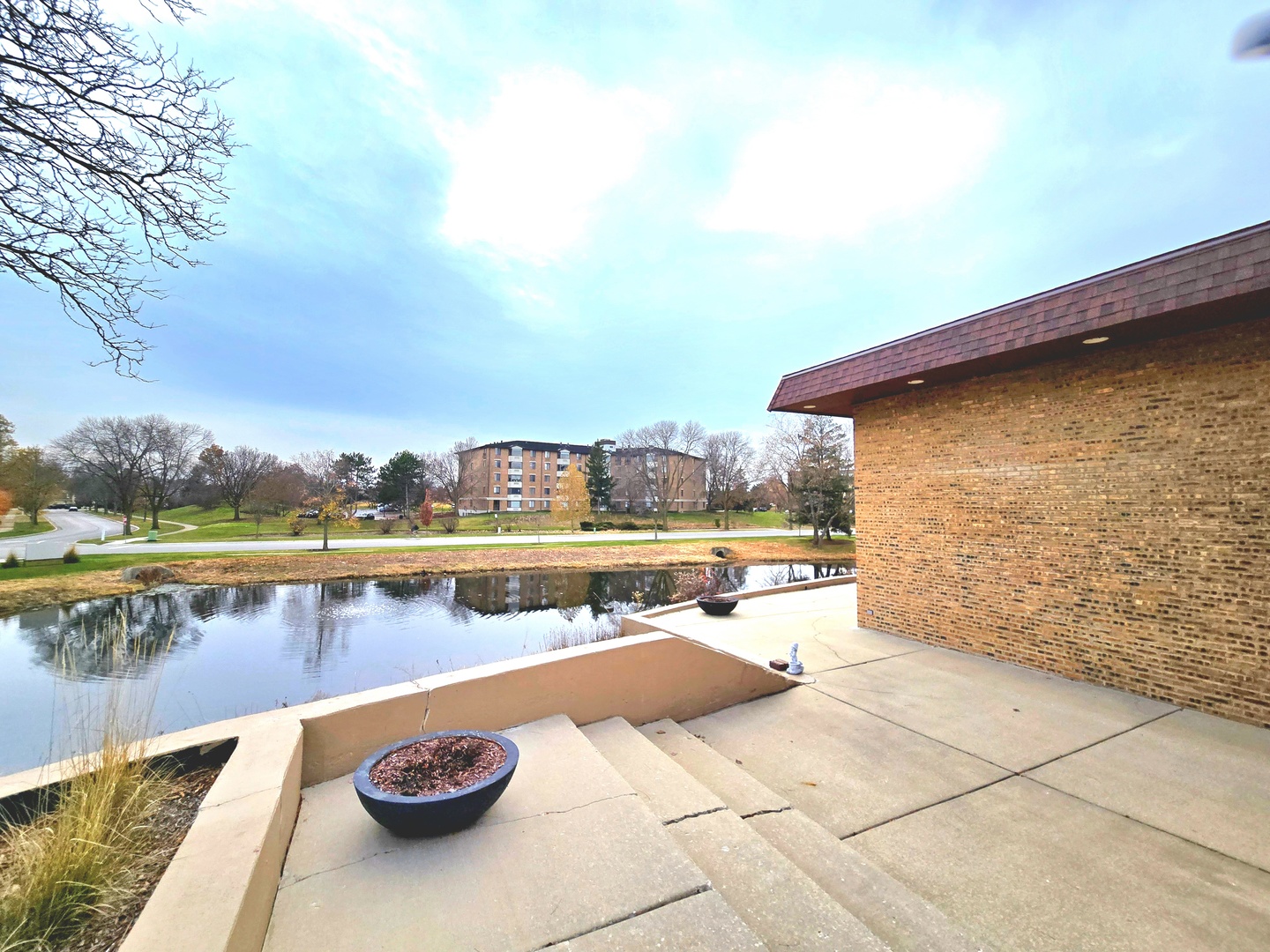 470 Raintree Court #3L, Glen Ellyn, IL 60137