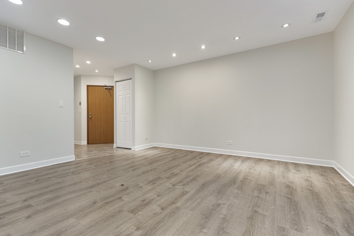 537 E SHAGBARK Lane #F, Streamwood, IL 60107