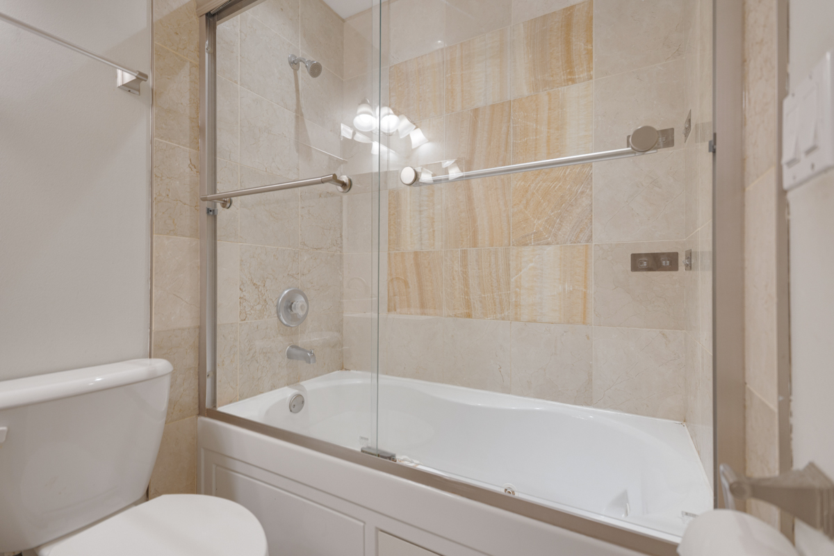 537 E SHAGBARK Lane #F, Streamwood, IL 60107