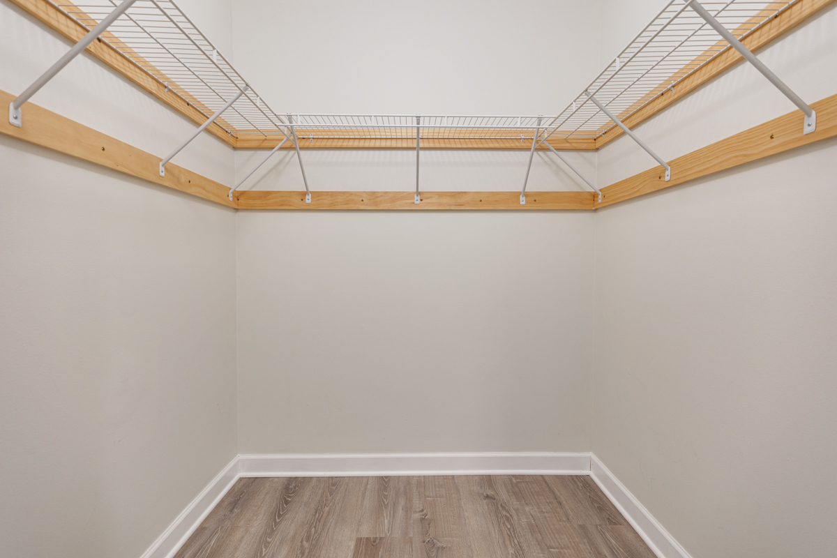 537 E SHAGBARK Lane #F, Streamwood, IL 60107