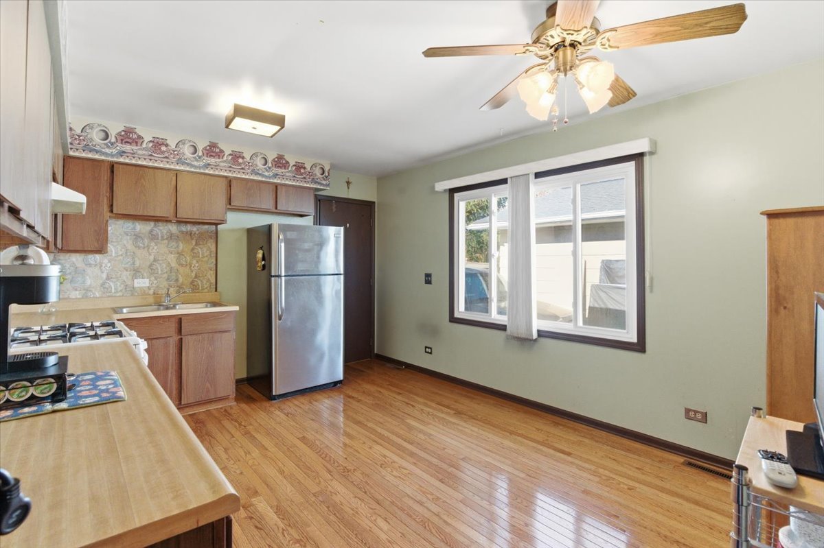 1525 Woodbine Drive, Round Lake Beach, IL 60073