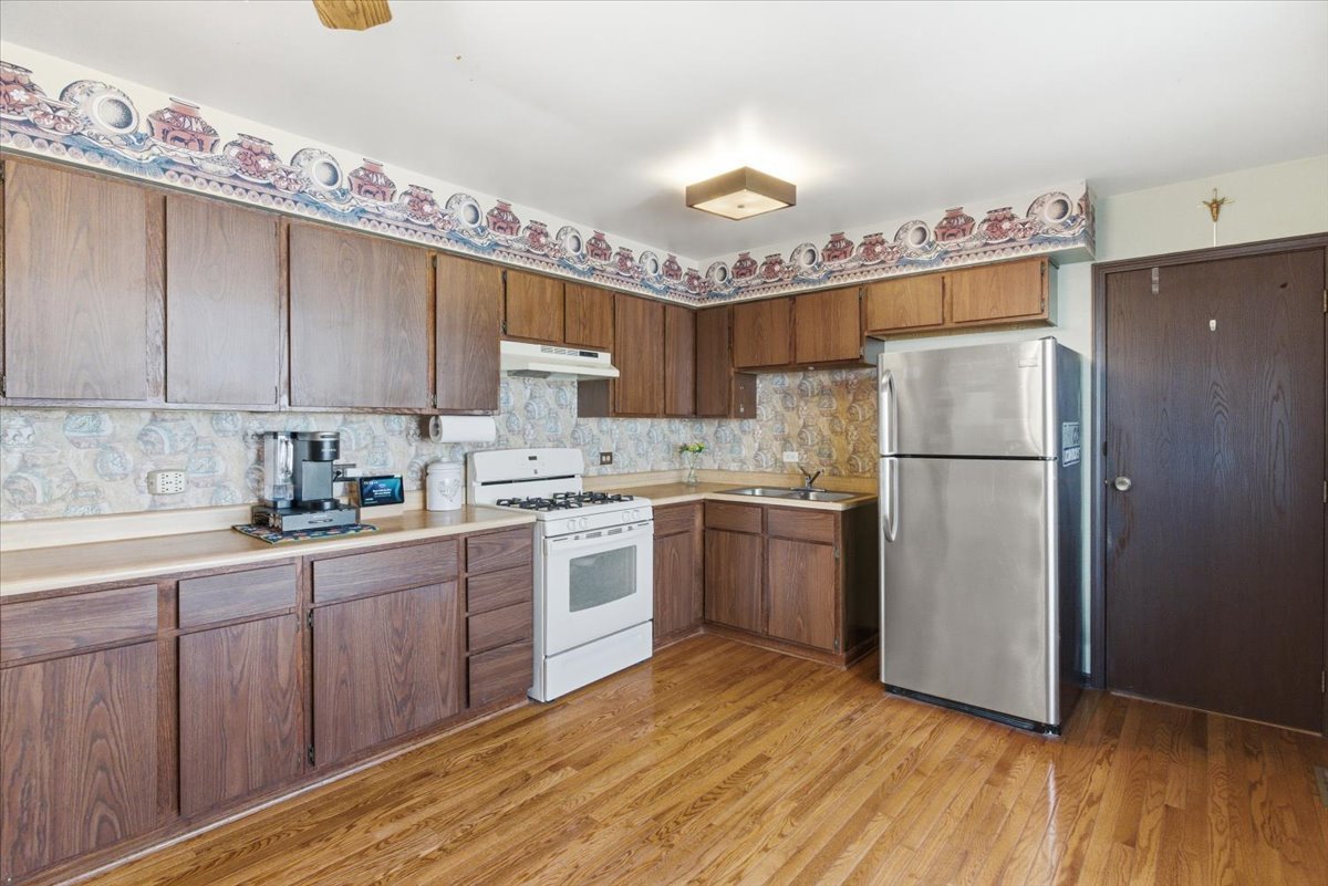 1525 Woodbine Drive, Round Lake Beach, IL 60073