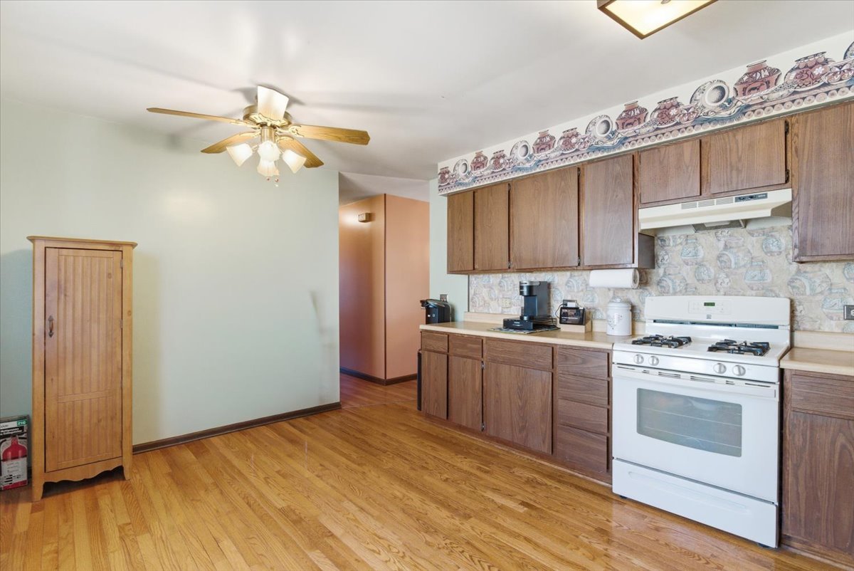 1525 Woodbine Drive, Round Lake Beach, IL 60073