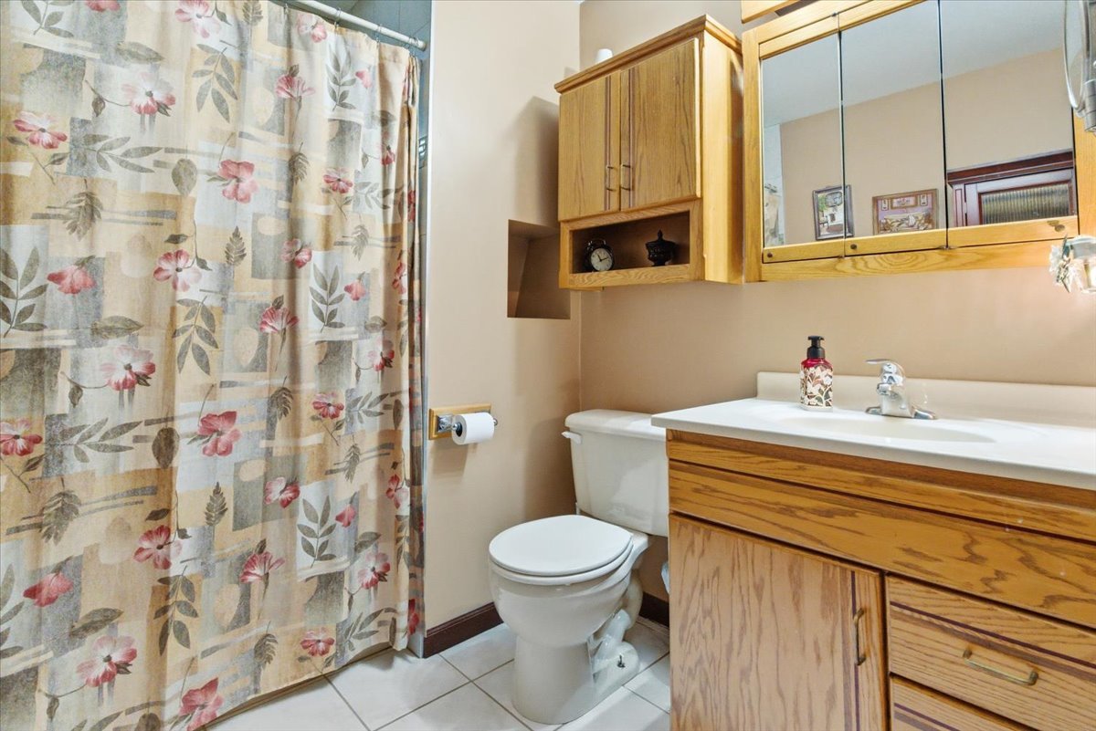 1525 Woodbine Drive, Round Lake Beach, IL 60073