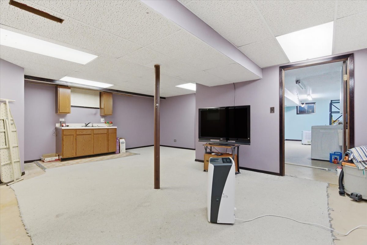 1525 Woodbine Drive, Round Lake Beach, IL 60073