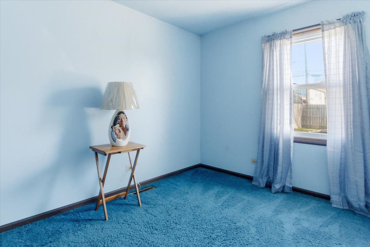 1525 Woodbine Drive, Round Lake Beach, IL 60073