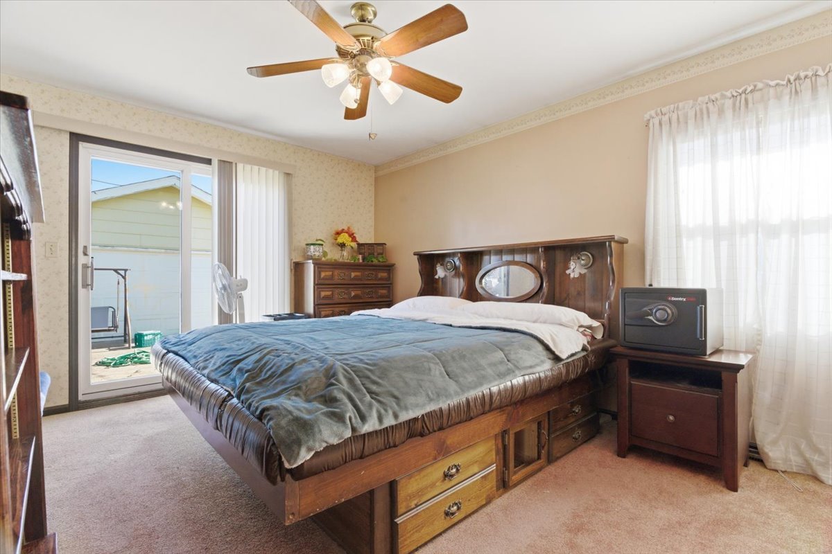 1525 Woodbine Drive, Round Lake Beach, IL 60073