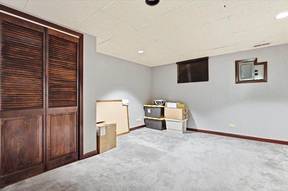 1525 Woodbine Drive, Round Lake Beach, IL 60073