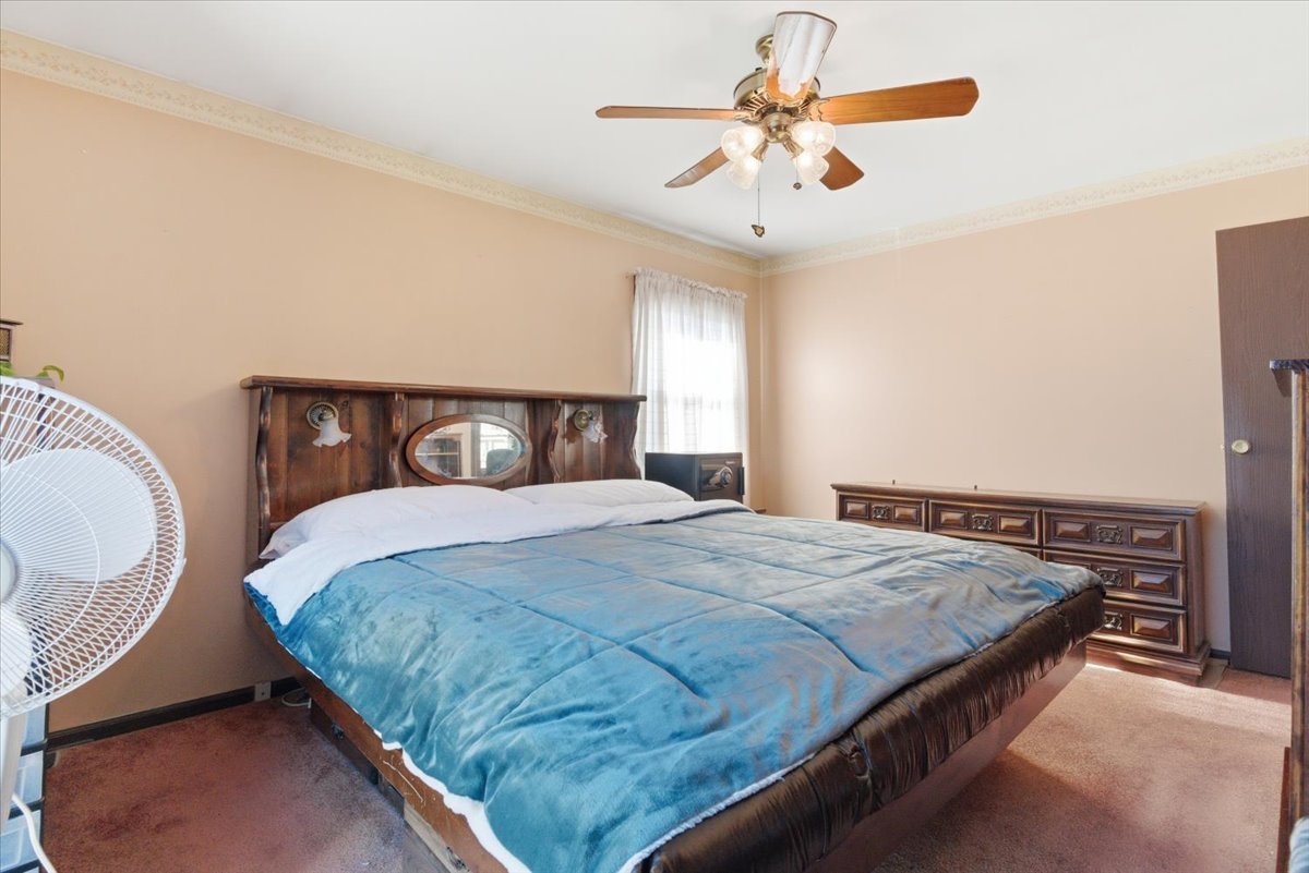 1525 Woodbine Drive, Round Lake Beach, IL 60073