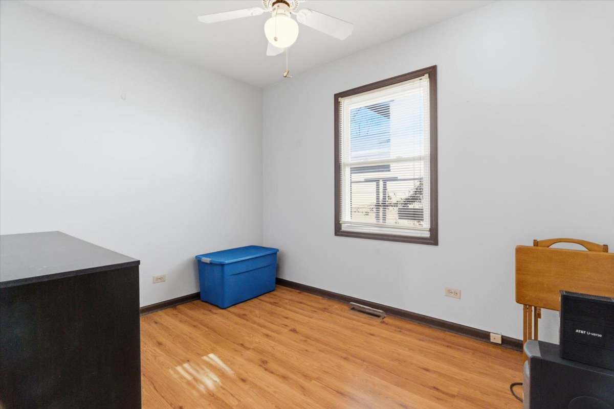 1525 Woodbine Drive, Round Lake Beach, IL 60073