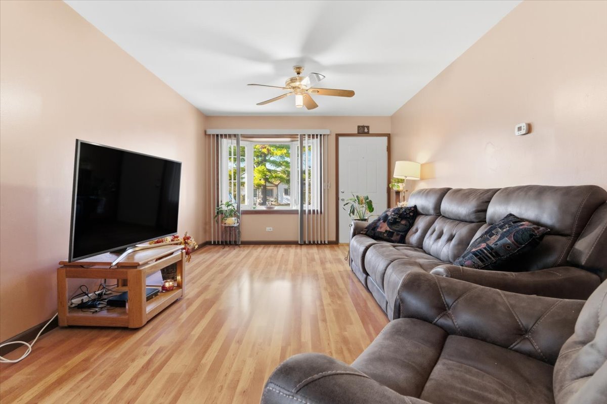 1525 Woodbine Drive, Round Lake Beach, IL 60073