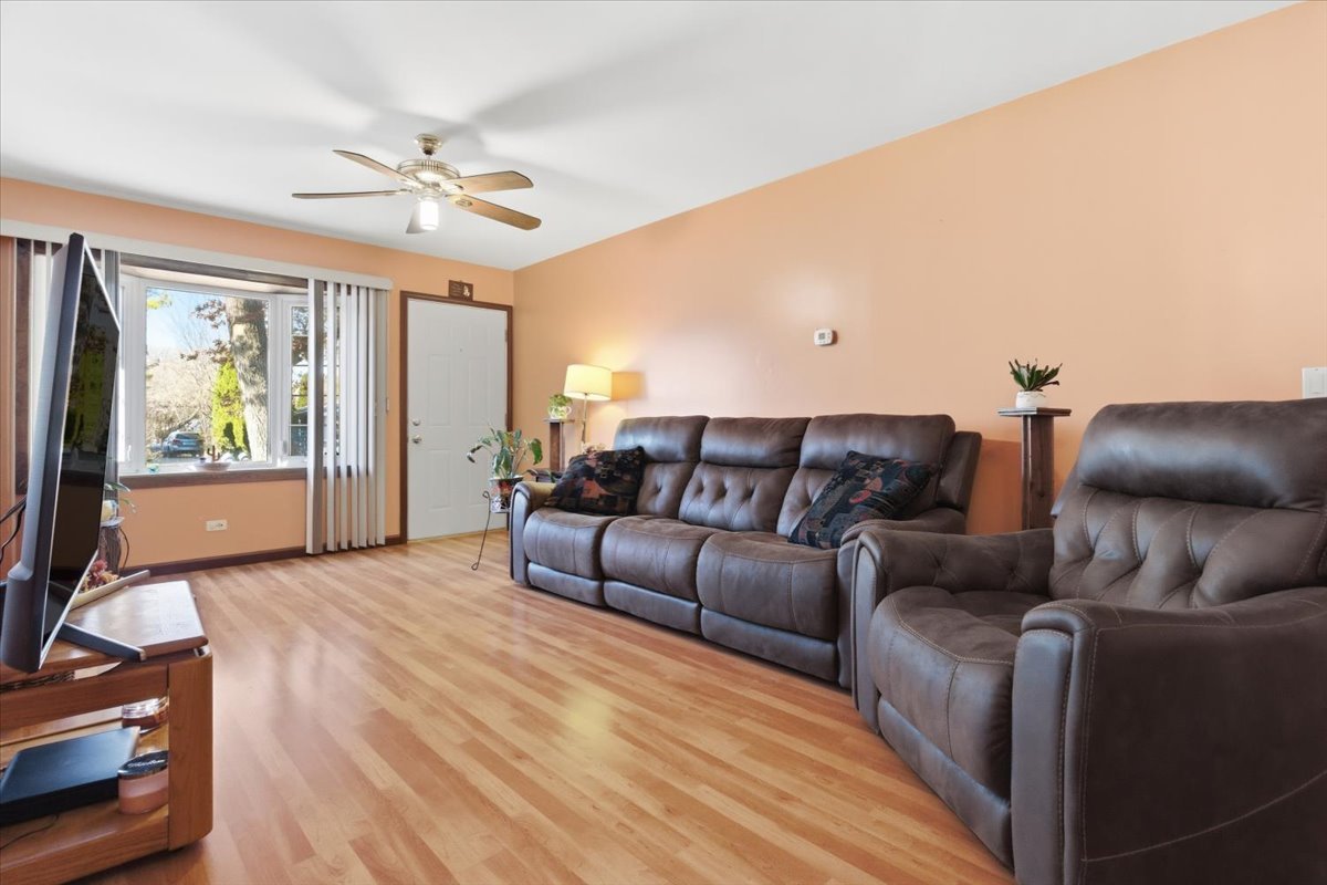 1525 Woodbine Drive, Round Lake Beach, IL 60073