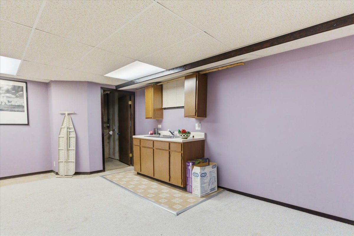 1525 Woodbine Drive, Round Lake Beach, IL 60073