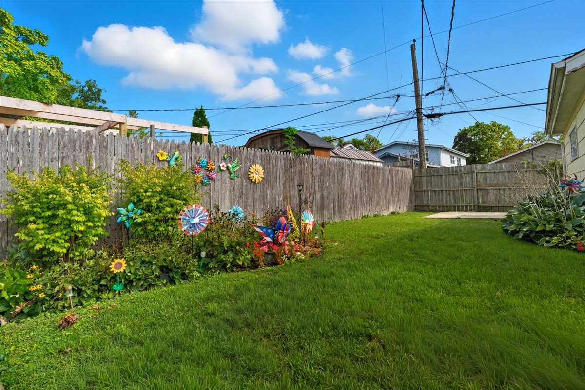 1525 Woodbine Drive, Round Lake Beach, IL 60073