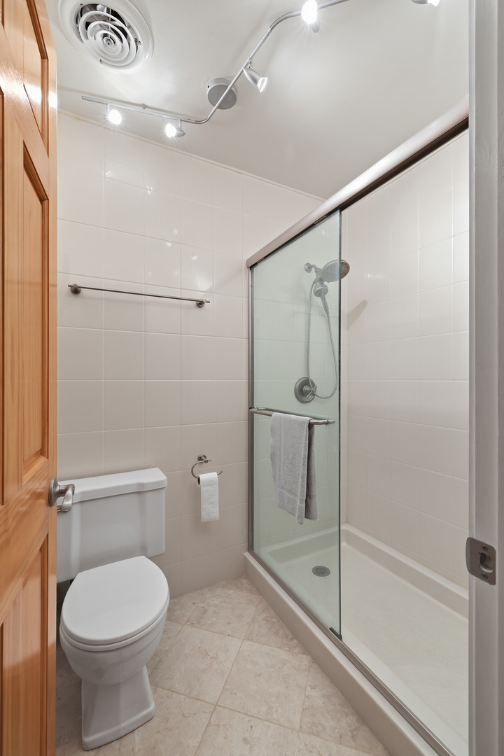 632 Spinnaker Point #113f, Schaumburg, IL 60194